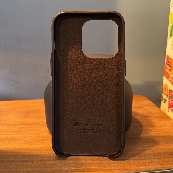 Bullstrap leather IPhone 14 Pro Case - Picture 3 of 4